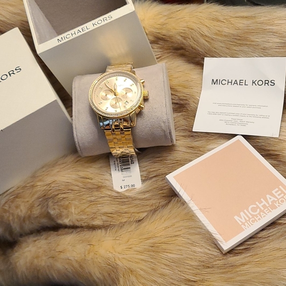 Beautiful New Michael Kors Watch - Picture 3 of 7